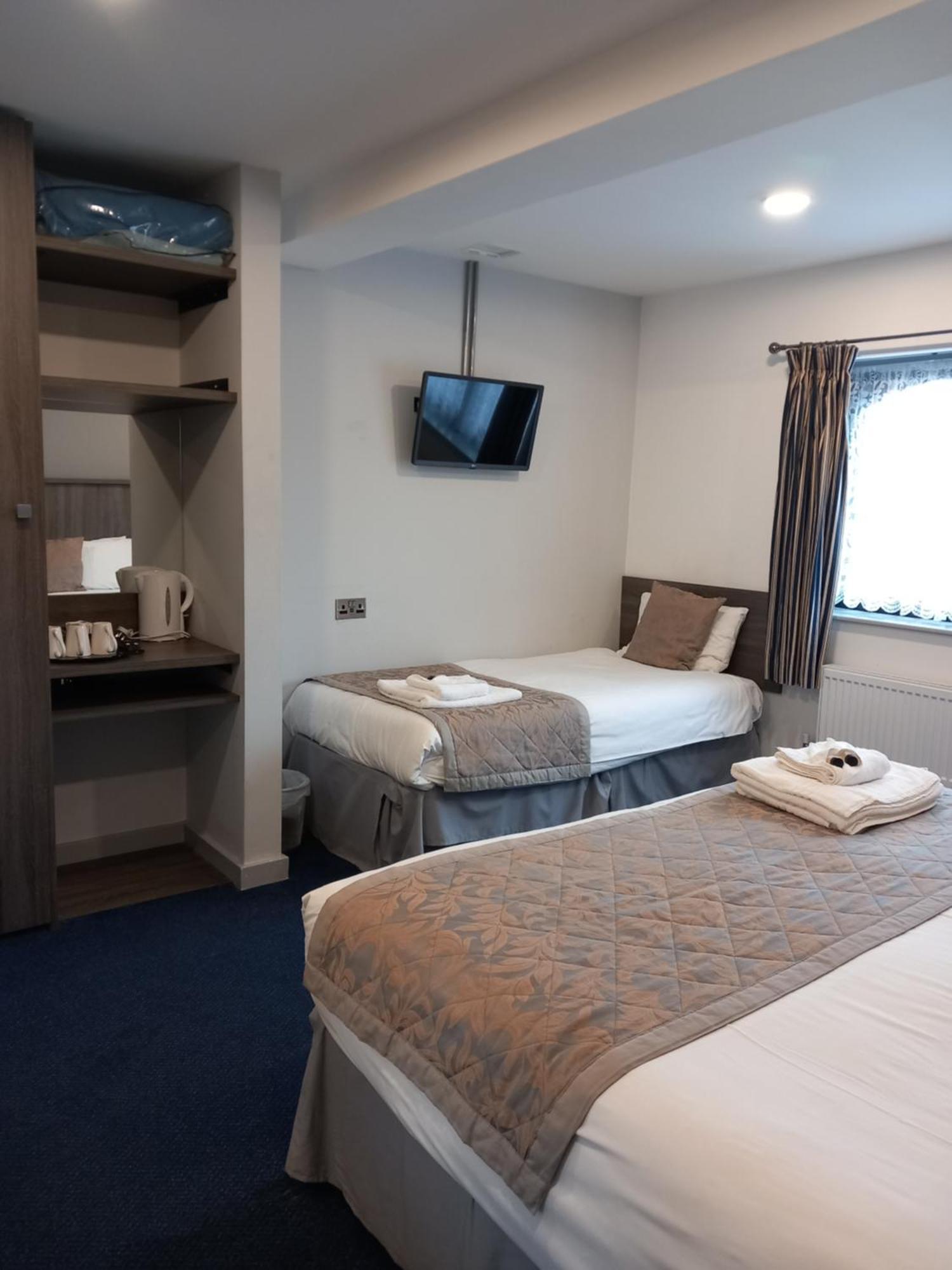 Sandown Park Lodge Esher Kültér fotó