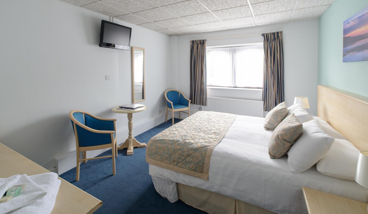 Sandown Park Lodge Esher Kültér fotó